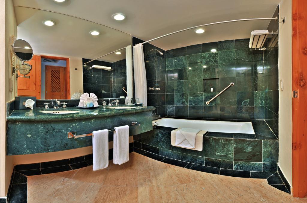 Oasis Cancun Lite Bilik gambar